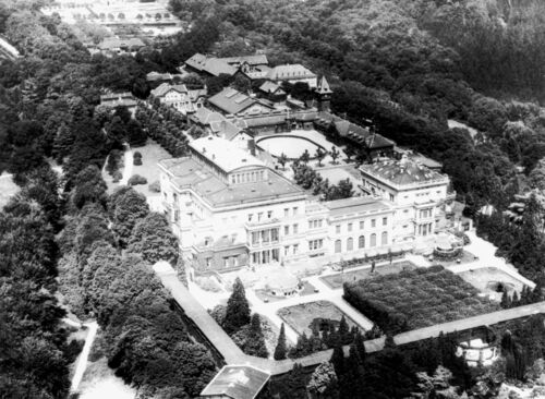 Luftbild der Villa Hügel um 1920